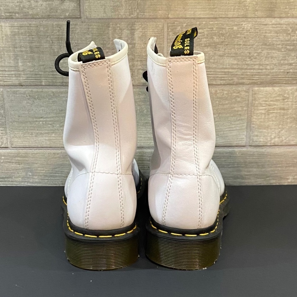 NWOT Dr. Martens 1460 SMOOTH LEATHER LACE UP BOOTS-White- Women's‎ Size 8 - Picture 4 of 12
